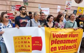 Intersindical Valenciana participa en la concentració a Borriana contra la censura a les revistes en valencià