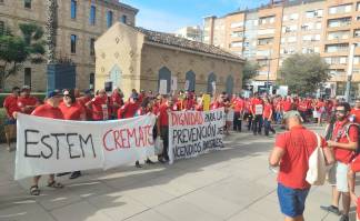 Els vigilants d’incendis aconsegueixen un compromís per a ampliar el servei, però sense signatura i sense millores salarials, el conflicte continua